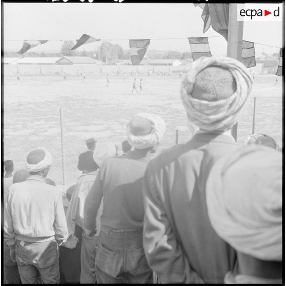 La foule dans les tribunes.