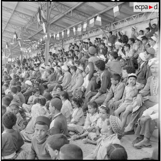 La foule dans les tribunes.