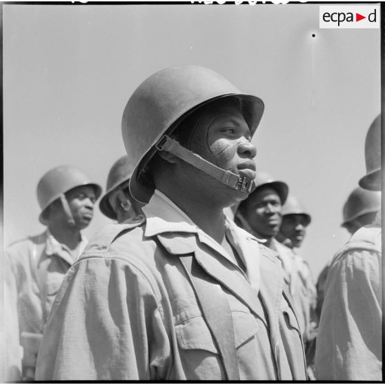 Un soldat de Ouagadougou (Haute-Volta).