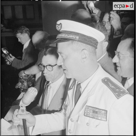 Discours du général Jouhaud depuis le balcon du gouvernement général.