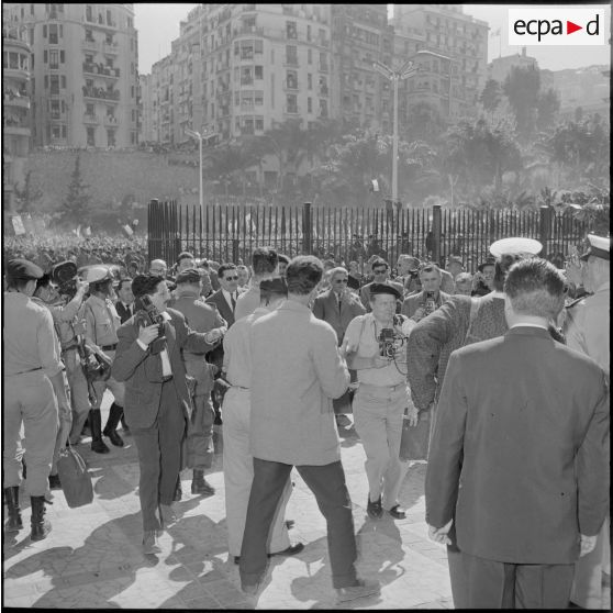 Arrivée de Jacques Soustelle au ministère de l'Algérie.