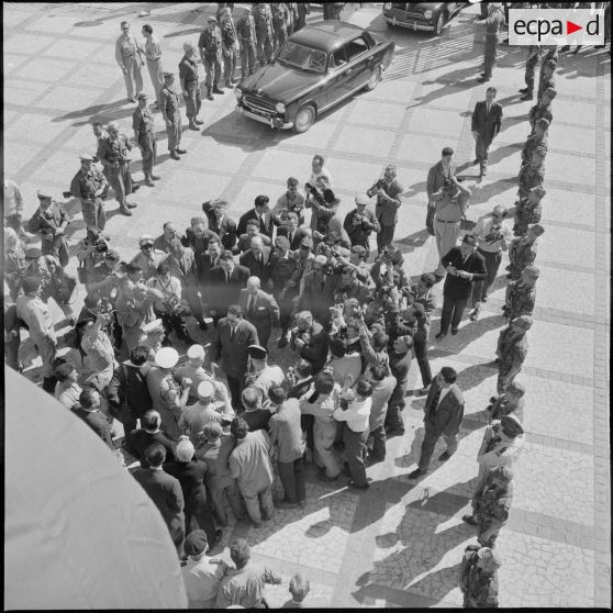 Arrivée de Jacques Soustelle au ministère de l'Algérie.