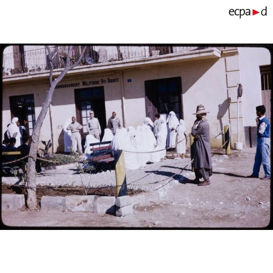 AFN-01-005. P.C. du IX arrondissement Oran. 1959. [légende d'origine]