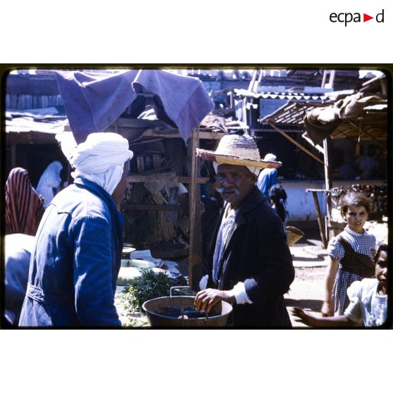 AFN-01-010. Marché du Lamar (Oran). 1959. [légende d'origine]