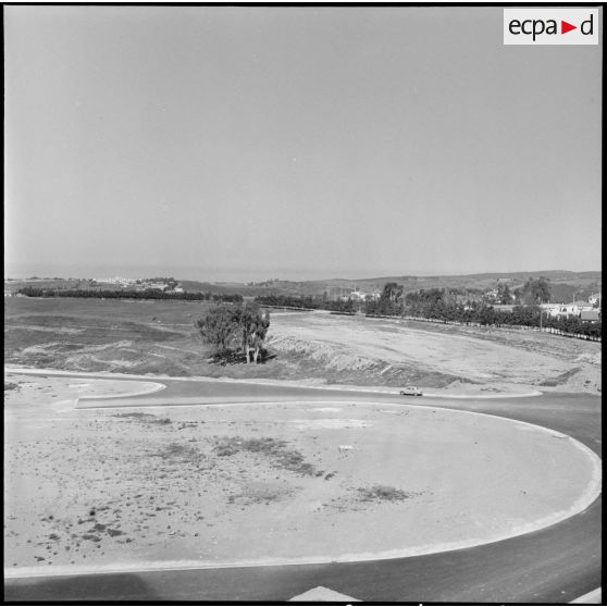 Vue du chantier et des bâtiments de l'état-major de l'armée de Terre de Ben Aknoun.