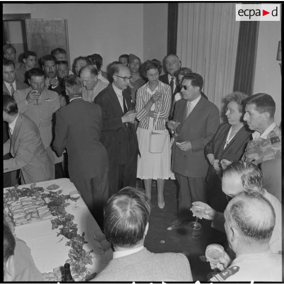 Apéritif en l'honneur de Jacques Soustelle à la mairie de Boufarik.