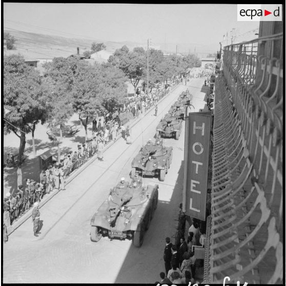 Défilé des engins blindés de reconnaissance (EBR) à Tebessa.