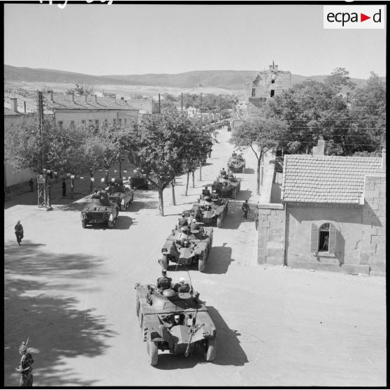 Défilé des engins blindés de reconnaissance (EBR) à Tebessa.