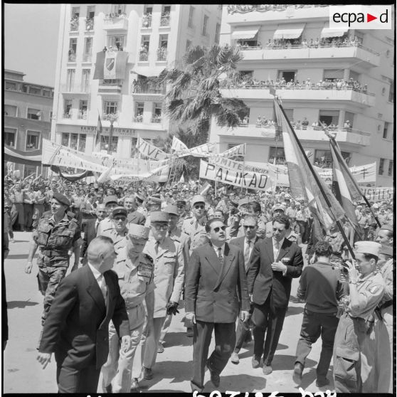 Arrivée du général Salan et de Jacques Soustelle à Mostaganem.