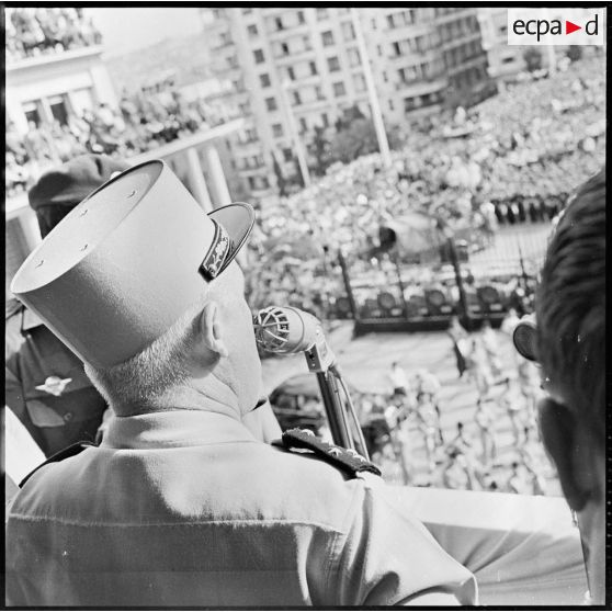 Discours du général Salan depuis le balcon du gouvernement général de l'Algérie, à Alger.