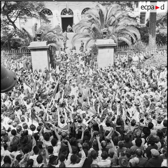 Corse. Les comités de salut public (CSP) de Corse et d'Algérie se rendent au monument aux morts d'Ajaccio.