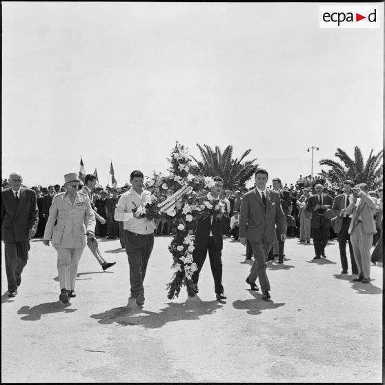 Corse. Les comités de salut public (CSP) de Corse et d'Algérie déposent une gerbe de fleurs au monument aux morts d'Ajaccio.