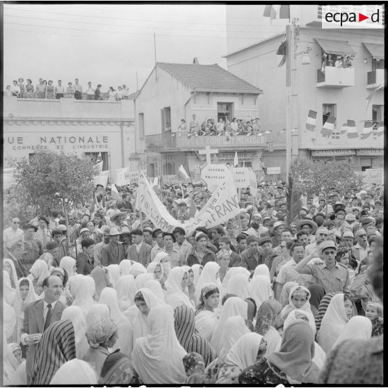 Tizi Ouzou. La foule.