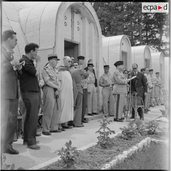 Ben Aknoun. Les détenus écoutent attentivement le discours du capitaine Fasset.