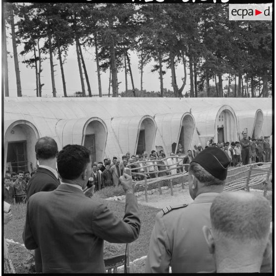 Ben Aknoun. Le discours du commandant Mahdani au cours duquel il fait jurer aux futurs libérés d'être toujours fidèles à la France.