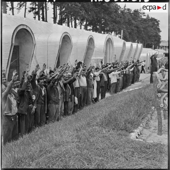 Ben Aknoun. Le discours du commandant Mahdani au cours duquel il fait jurer aux futurs libérés d'être toujours fidèles à la France.