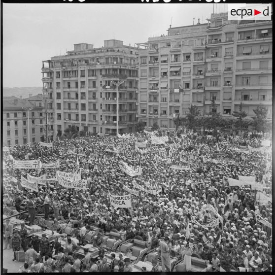 Manifestation au forum d'Alger.