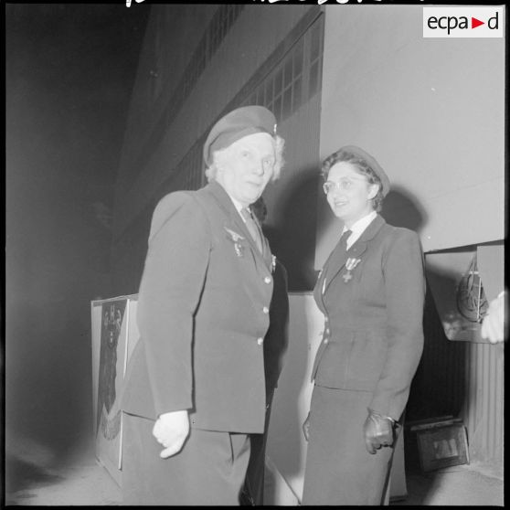 Personnel féminin sur la base aérienne d'AÏn-Arnat.