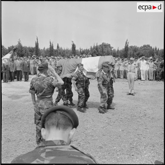 Obsèques du colonel Jeanpierre au cimetière d'El Alia.