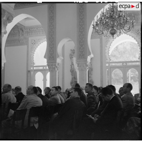 Réunion du comité de salut public d'Alger au palais d'été.