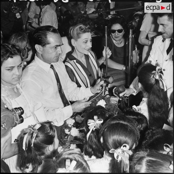 Alger. Réception donnée par madame Salan au palais d'été à l'occasion de la fête des mères.