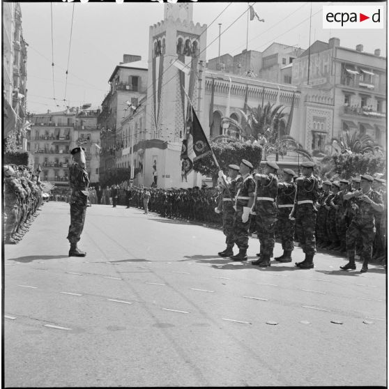 Alger. Cérémonie militaire.