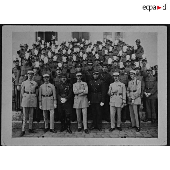 Promotion du Souvenir (1921-1923). Lieutenant Culot, capitaine Marange, capitaine Persan, moi (capitaine André Lalande), capitaine Lanskorouski (lithuanien), lieutenant Falleur, lieutenant Moillard. [légende d'origine]