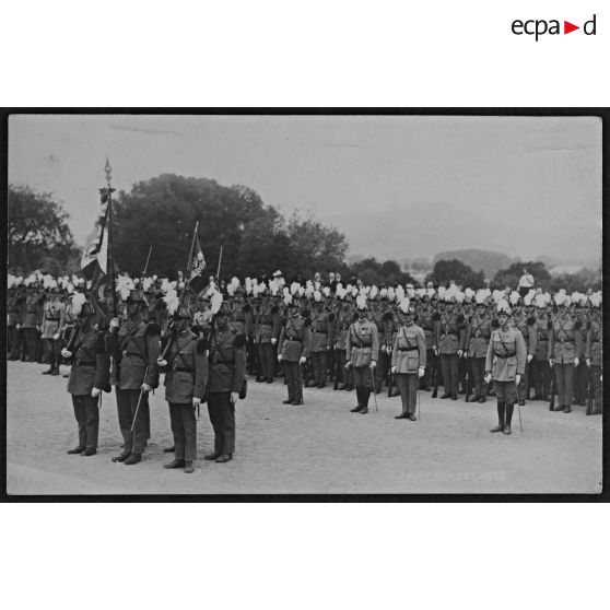 [Cérémonie militaire avec des saint-cyriens, circa 1923.]