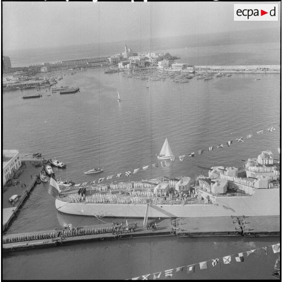 Vue aérienne du port d'Alger.