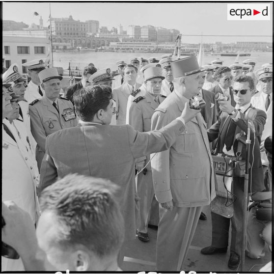 Port d'Alger. Visite du général de Gaulle.