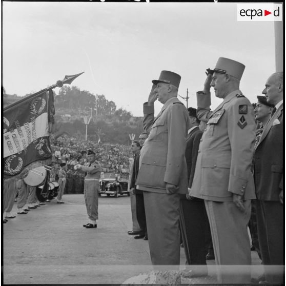 Alger. Cérémonie militaire.