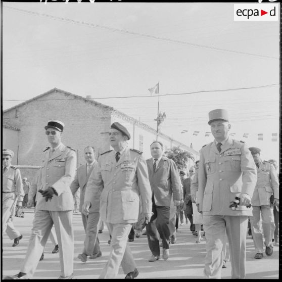 Autorités militaires à Batna.