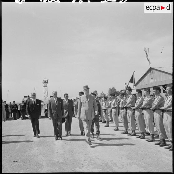 Aéroport de Maison-Blanche. Arrivée du général de Gaulle.