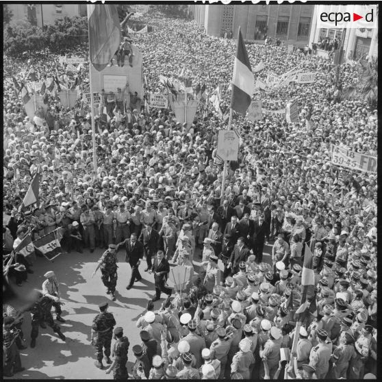 La foule à Mostaganem pendant la visite du général de Gaulle.