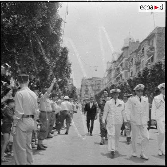 Oran. Autorités militaires pendant la visite du général de Gaulle.