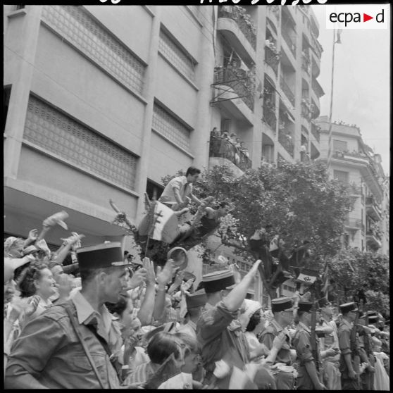 Oran. La foule dans les rues pendant la visite du général de Gaulle.