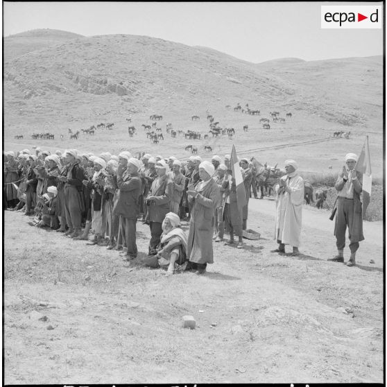 Poste de Bou Hachena. Discours du colonel Bravelet, commandant civil et militaire du secteur de Guelma.