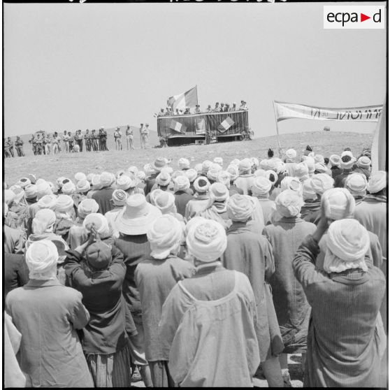 Poste de Bou Hachena. Discours du colonel Bravelet, commandant civil et militaire du secteur de Guelma.