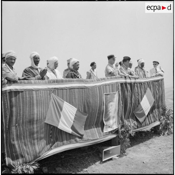 Poste de Bou Hachena. Discours du colonel Bravelet, commandant civil et militaire du secteur de Guelma.