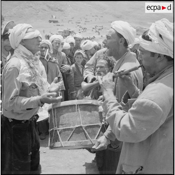 Musique au poste de Bou Hachena.