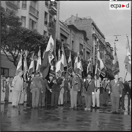 Oran. Les drapeaux des associations.