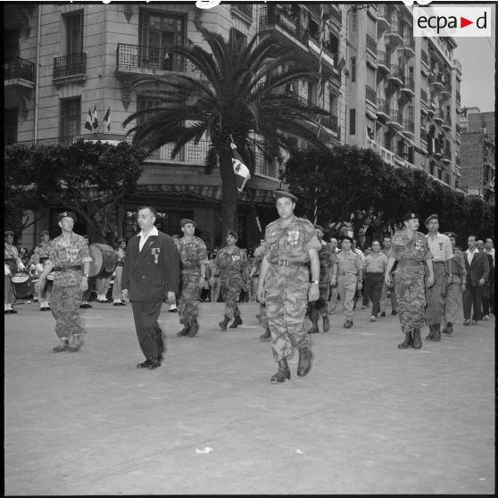 Oran. Défilé des troupes.