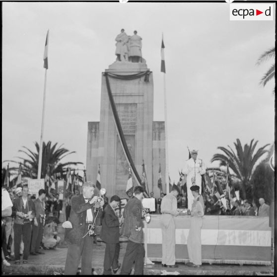 Oran. Le monument aux morts.