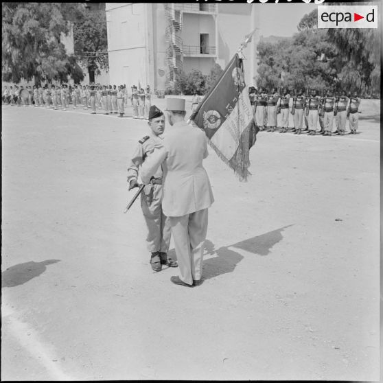 Alger. Cérémonie à la caserne d'Orléans.