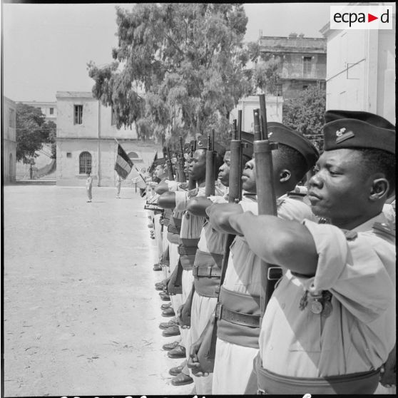 Alger. Cérémonie à la caserne d'Orléans.