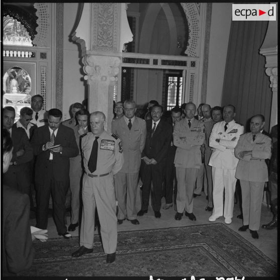 Alger, palais d'été. Personnalités civiles et militaires.