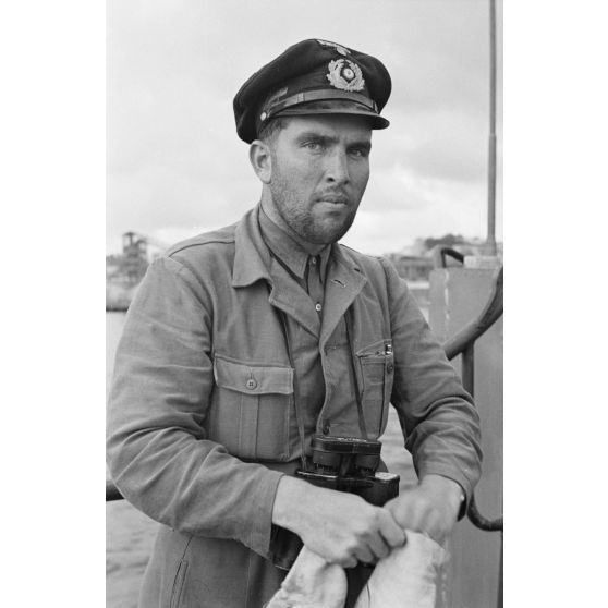 Un sous-officier à bord du sous-marin U-203 peu avant le retour de croisière au port de Brest.