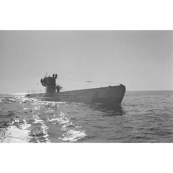 Retour au port de Saint-Nazaire du sous-marin U-552, commandé par Erich Topp, après sa 7e mission en mer entre les 4 septembre et 5 octobre 1941.