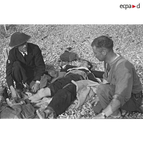 Blessé sur la plage de Dieppe après le raid canadien (Opération Jubilee) du 19 août 1942.