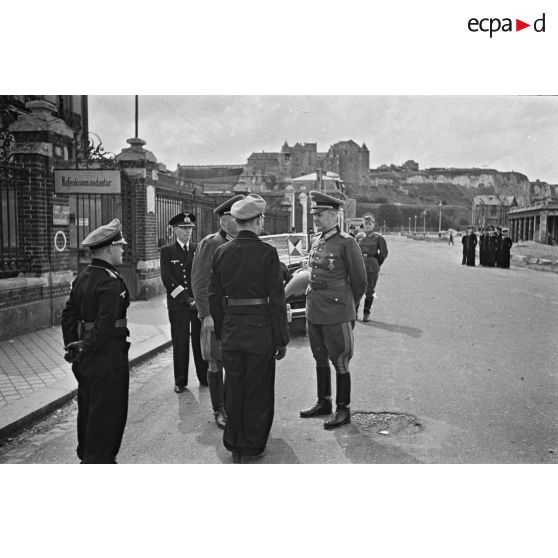 A Dieppe, peu après la tentative de débarquement anglo-canadienne (raid sur Dieppe ou opération Jubilee).